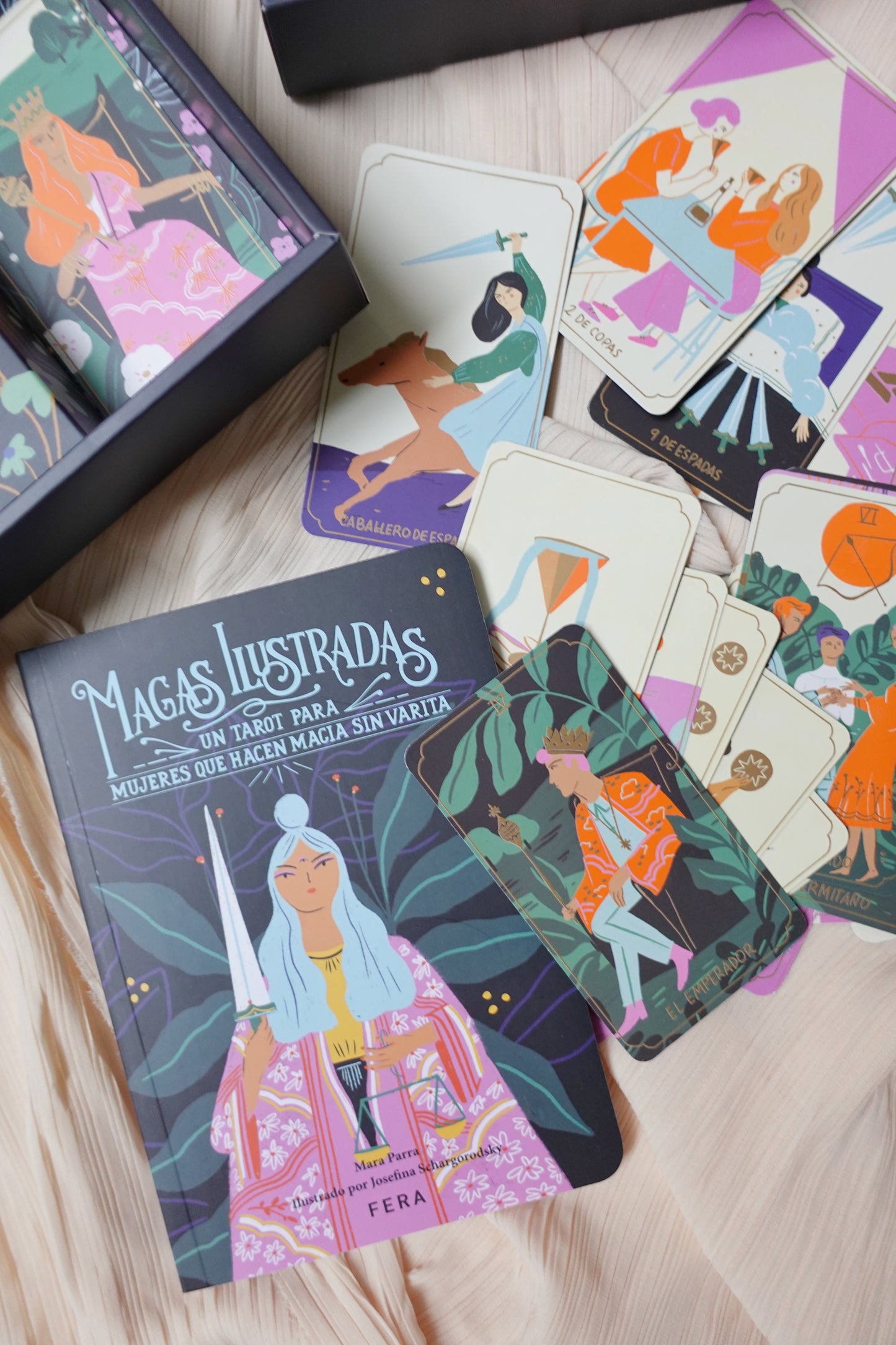 Magas Ilustradas: libro de tarot + baraja ilustrada