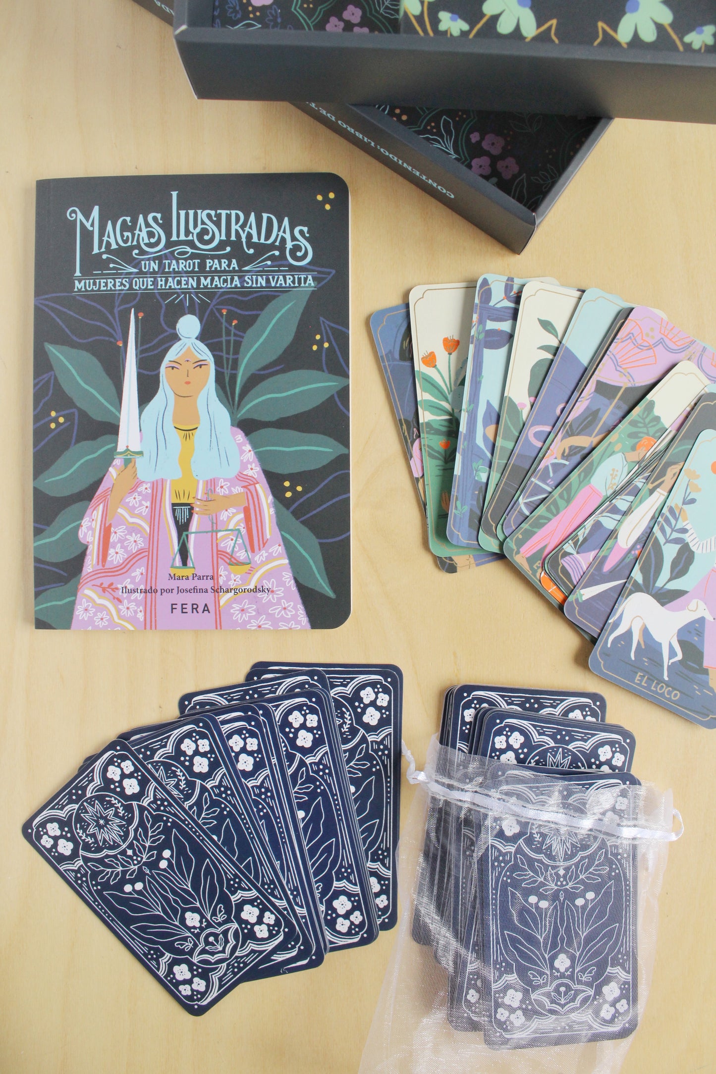 Magas Ilustradas: libro de tarot + baraja ilustrada